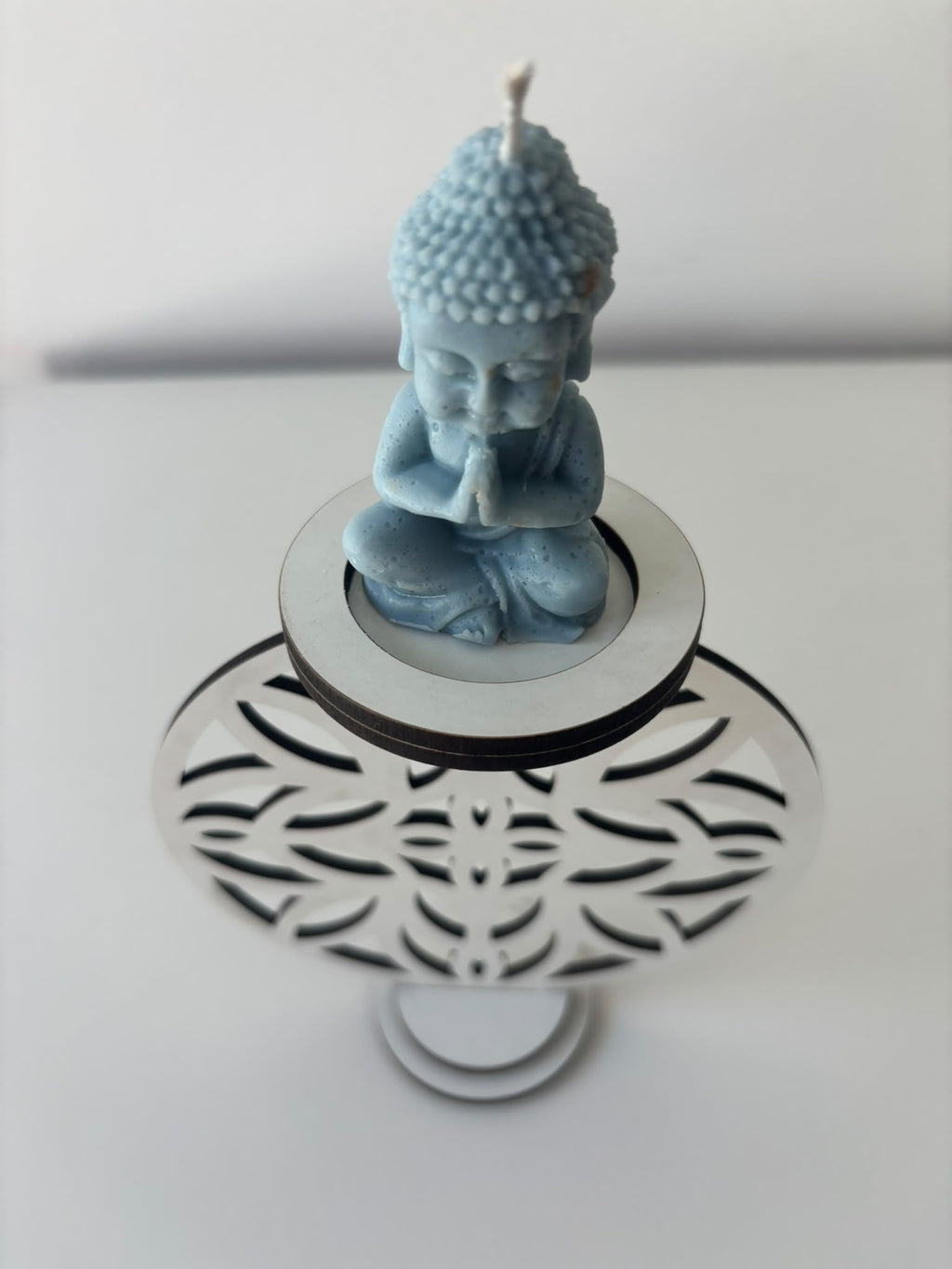 Suporte Elevado em MDF com Vela Perfumada "Buda"