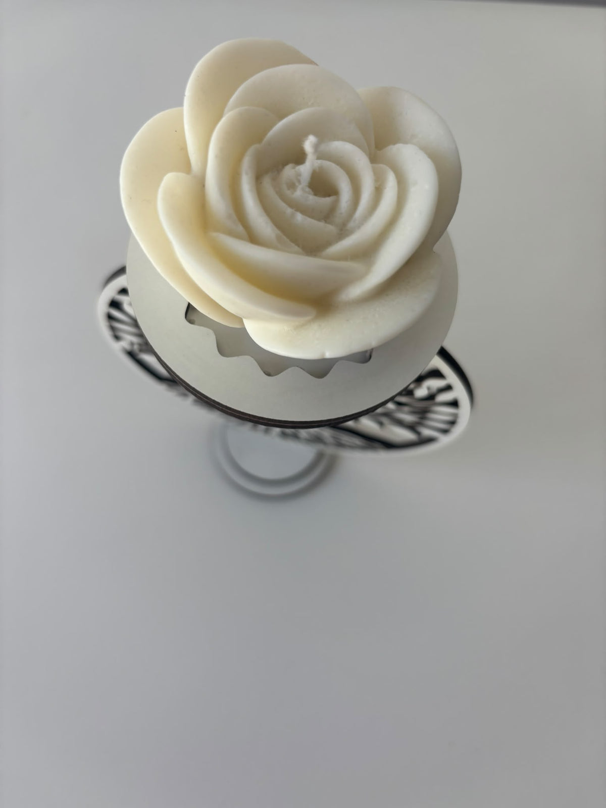 Suporte Elevado em MDF com Vela Perfumada "Rosa"